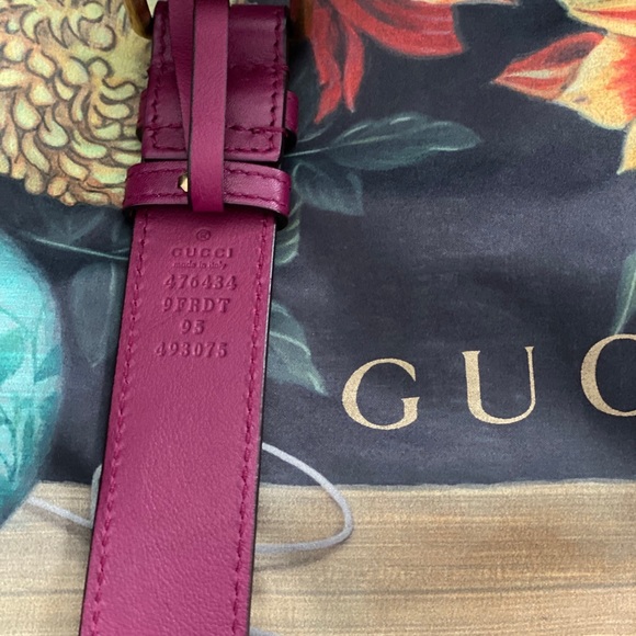 LIKE NEW GG Marmont Velvet Matelassé Belt Bag - Picture 10 of 10